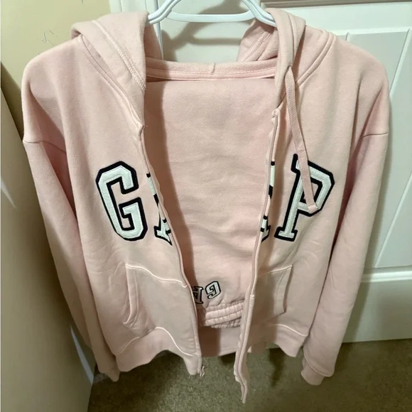 GAP Sweatsuit - Picture 4 of 4